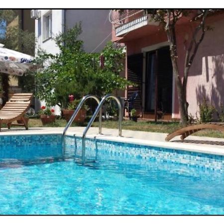 Olive Tree Apartments Ровин Екстериор снимка