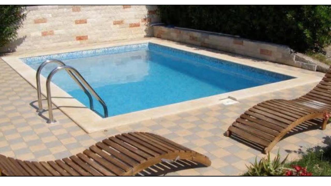Olive Tree Apartments Ровин Екстериор снимка
