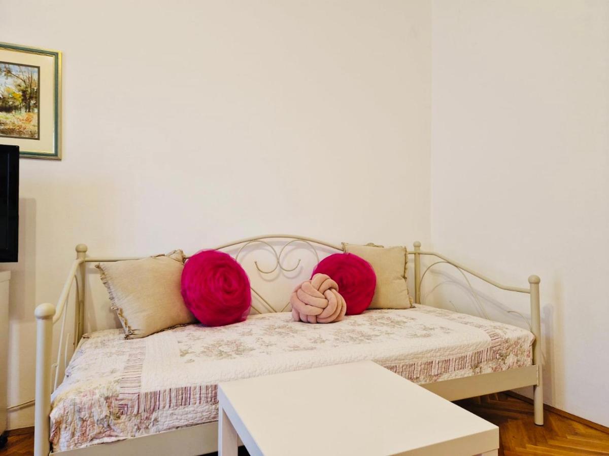 Olive Tree Apartments Ровин Екстериор снимка