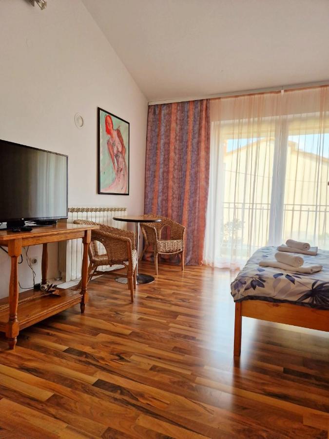 Olive Tree Apartments Ровин Екстериор снимка