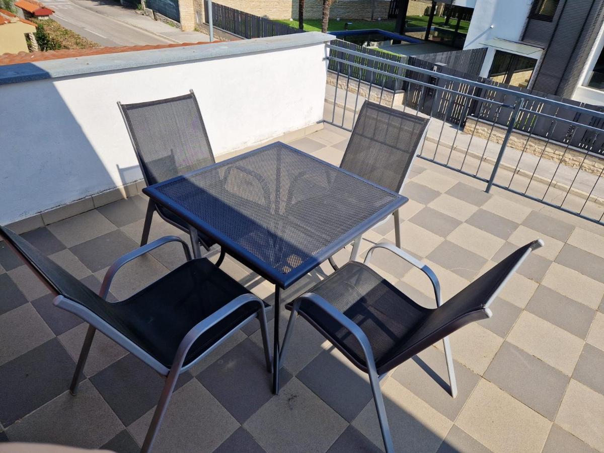 Olive Tree Apartments Ровин Екстериор снимка