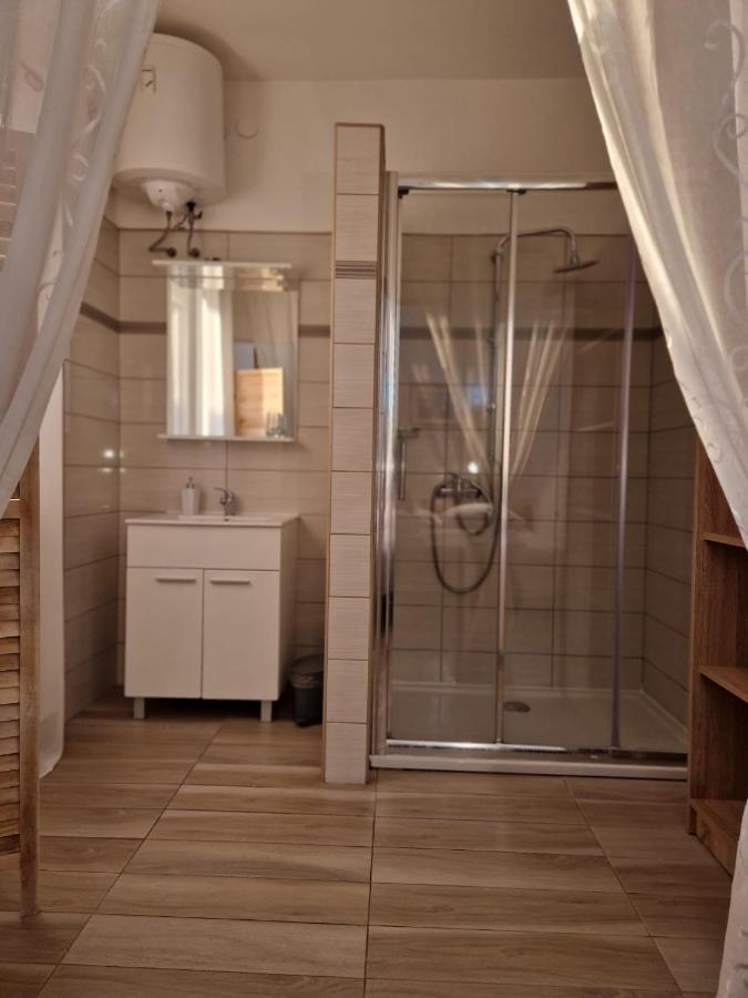 Olive Tree Apartments Ровин Екстериор снимка