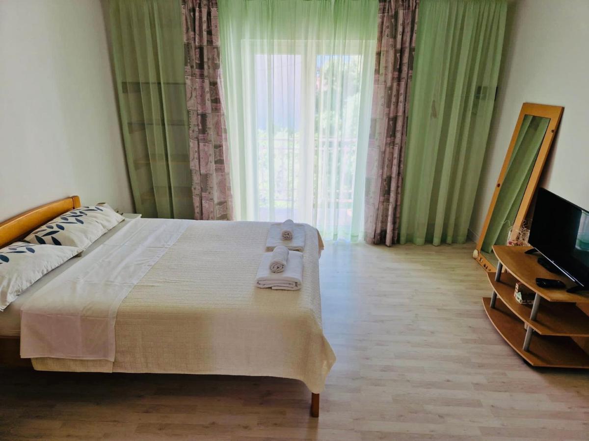 Olive Tree Apartments Ровин Екстериор снимка